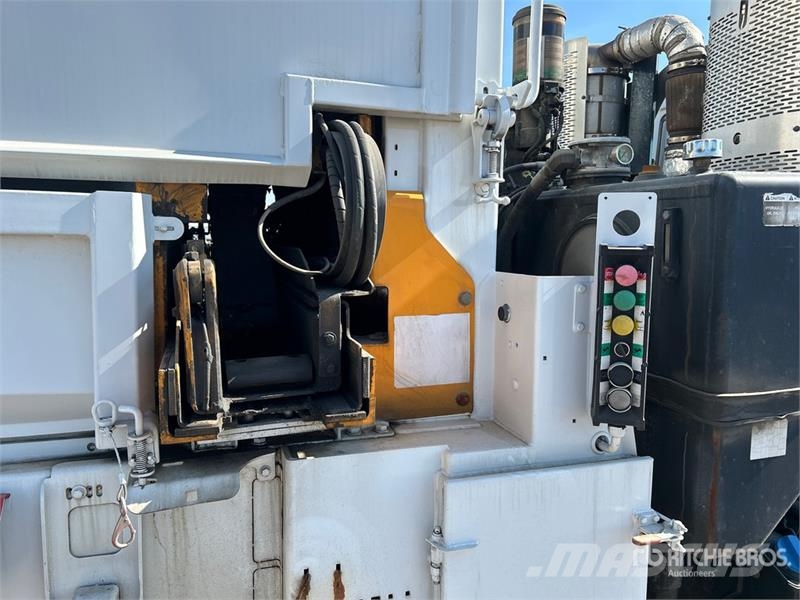 Mack LEU (TerraPro) 6x4 Side Loader Waste Collection Tr Camion dei rifiuti