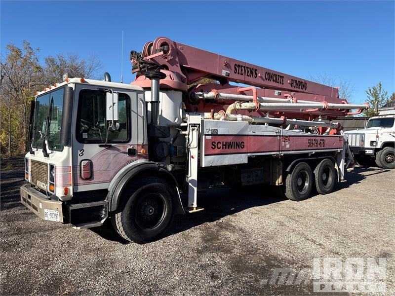 Mack MR Beton-Mischfahrzeuge