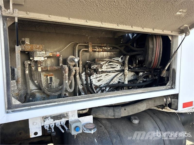 Mack MR688S Автобетоносмесители