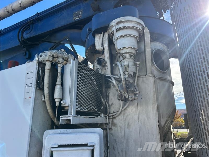 Mack MR688S Автобетоносмесители