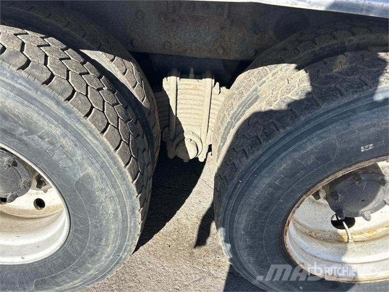 Mack MR688S Camiones de concreto