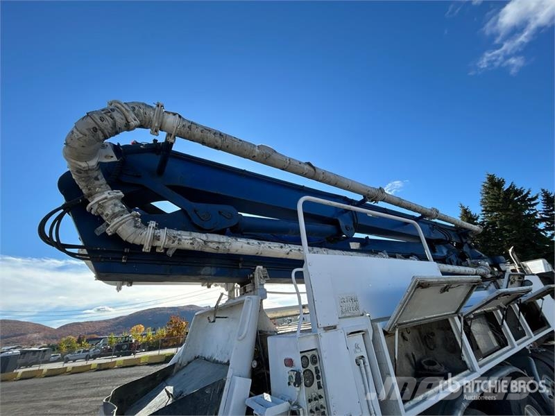 Mack MR688S Camiones de concreto