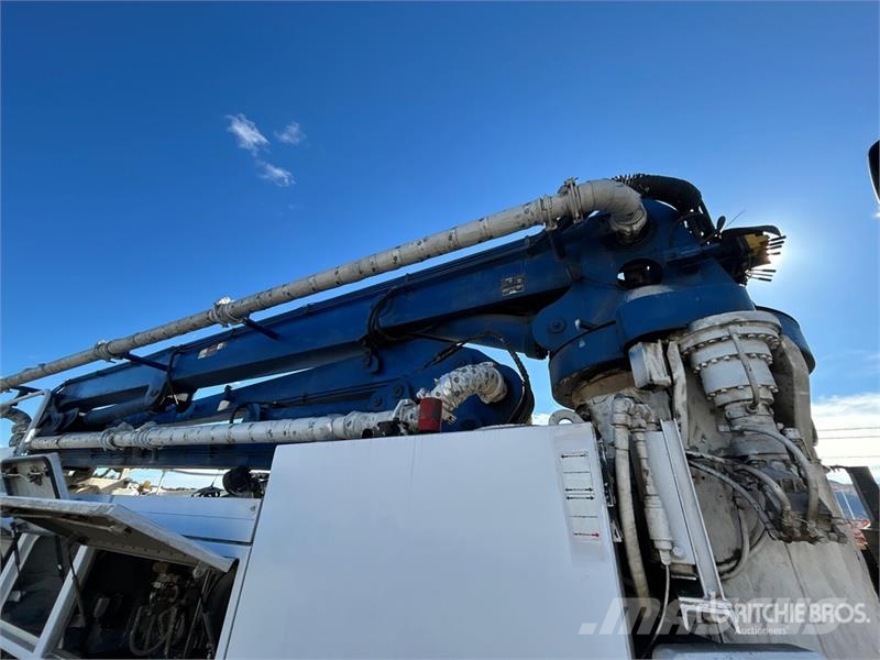 Mack MR688S Camiones de concreto