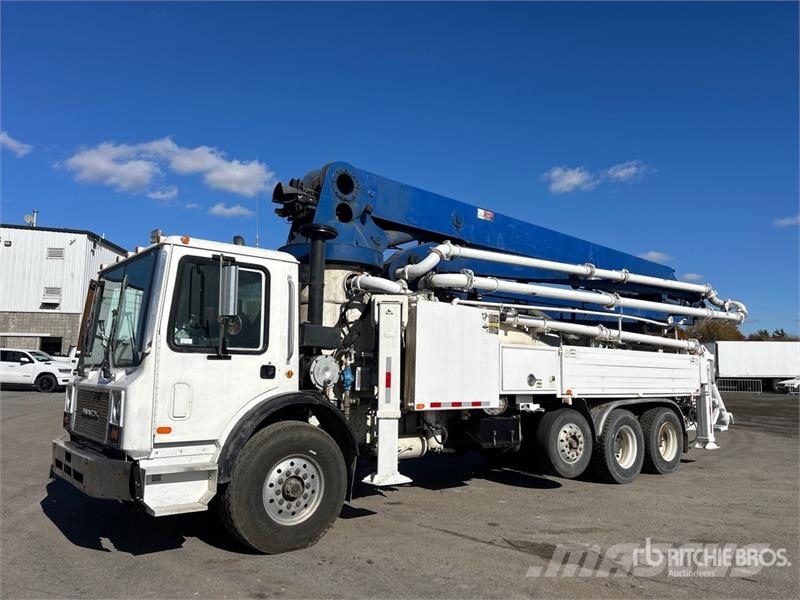 Mack MR688S Автобетоносмесители