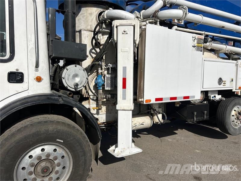 Mack MR688S Автобетоносмесители