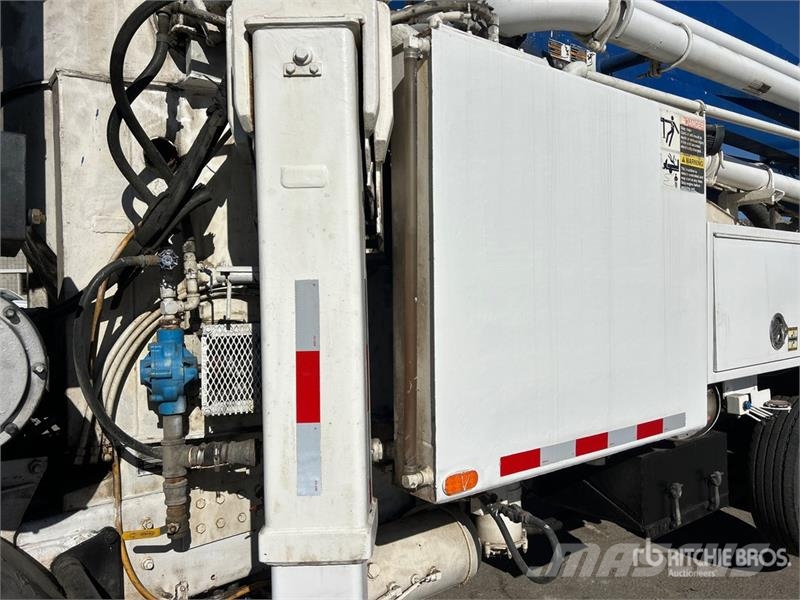 Mack MR688S Camiones de concreto