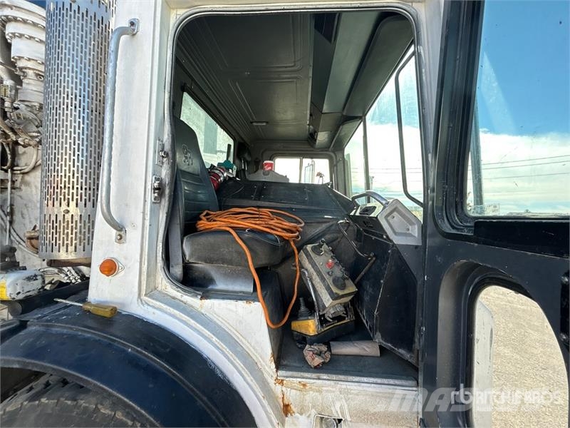 Mack MR688S Camiones de concreto