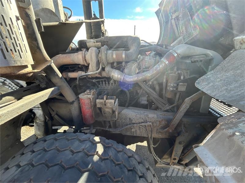 Mack MR688S Camiones de concreto