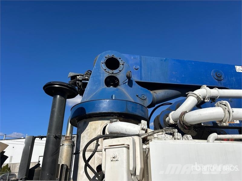 Mack MR688S Camiones de concreto