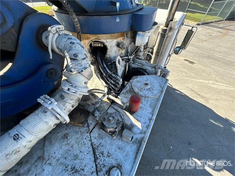 Mack MR688S Автобетоносмесители