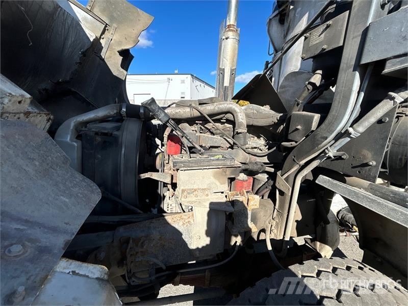 Mack MR688S Camiones de concreto