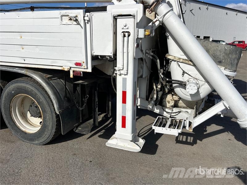 Mack MR688S Автобетоносмесители