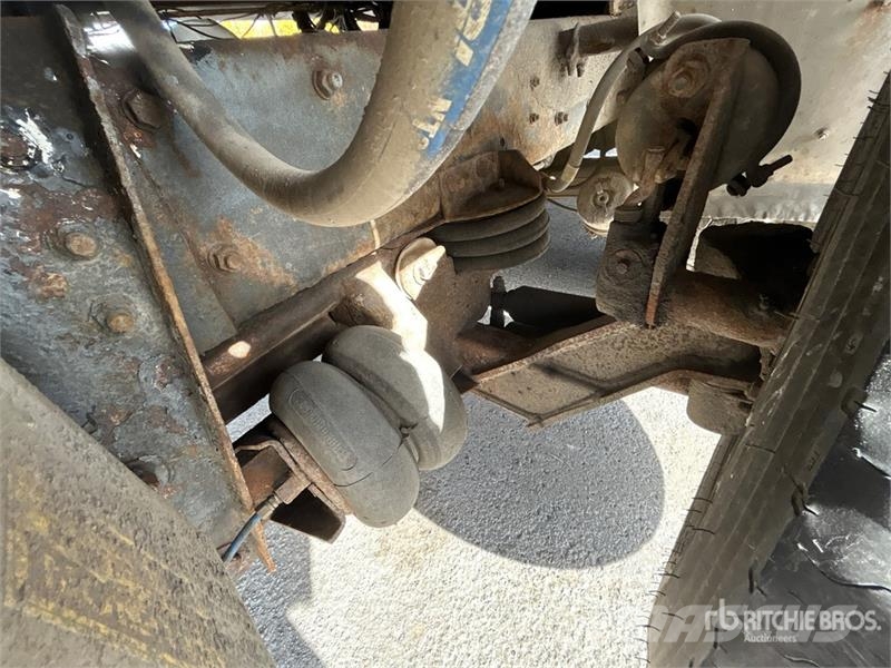 Mack MR688S Автобетоносмесители