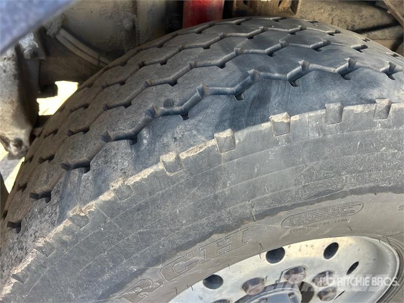 Mack MR688S Camiones de concreto