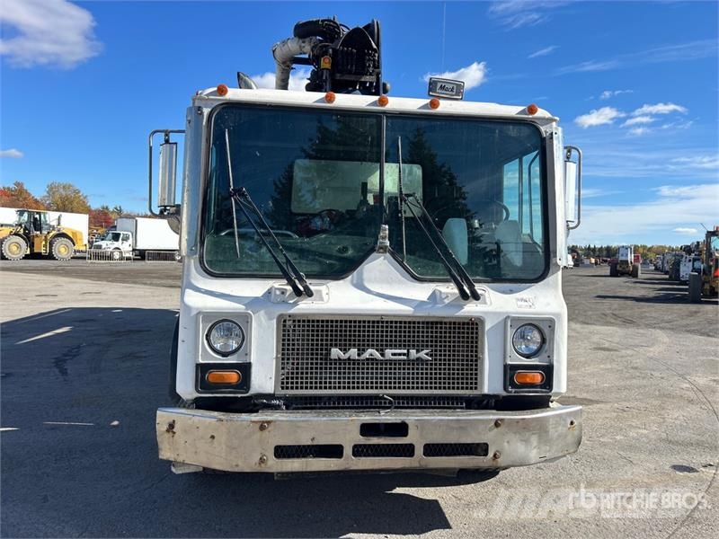 Mack MR688S Автобетоносмесители