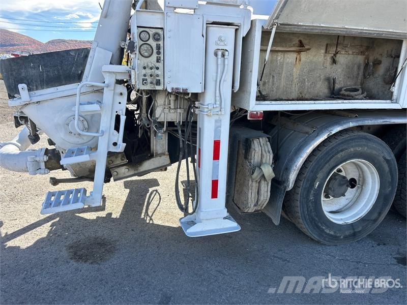 Mack MR688S Автобетоносмесители