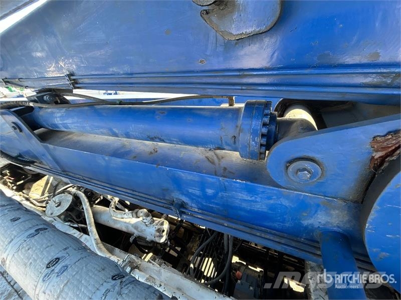 Mack MR688S Автобетоносмесители