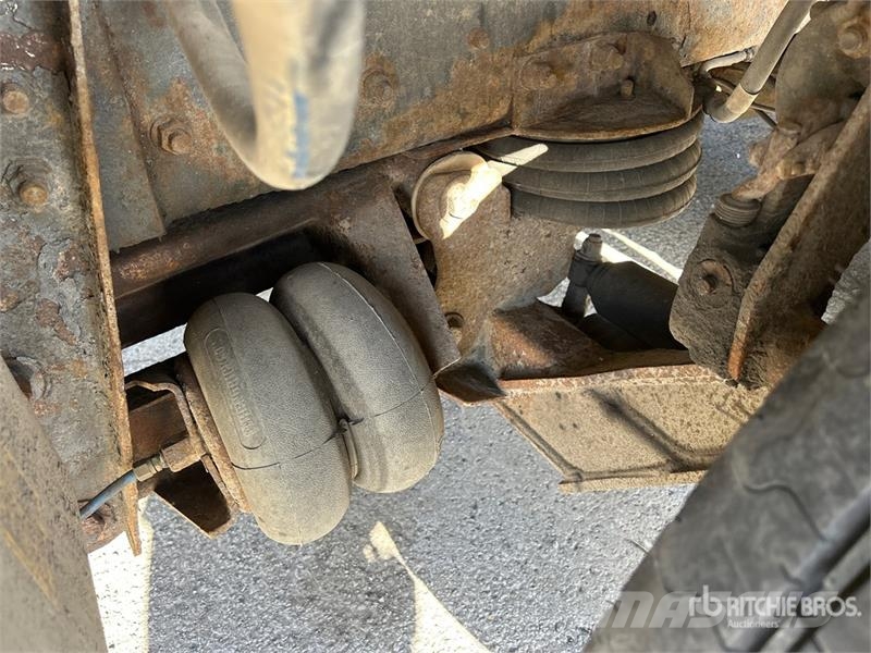 Mack MR688S Camiones de concreto