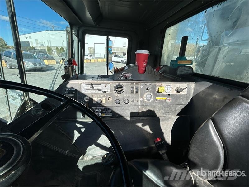 Mack MR688S Camiones de concreto