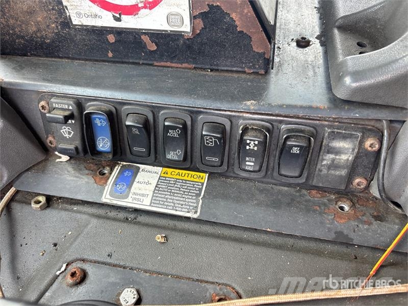 Mack MRU613 Müllwagen