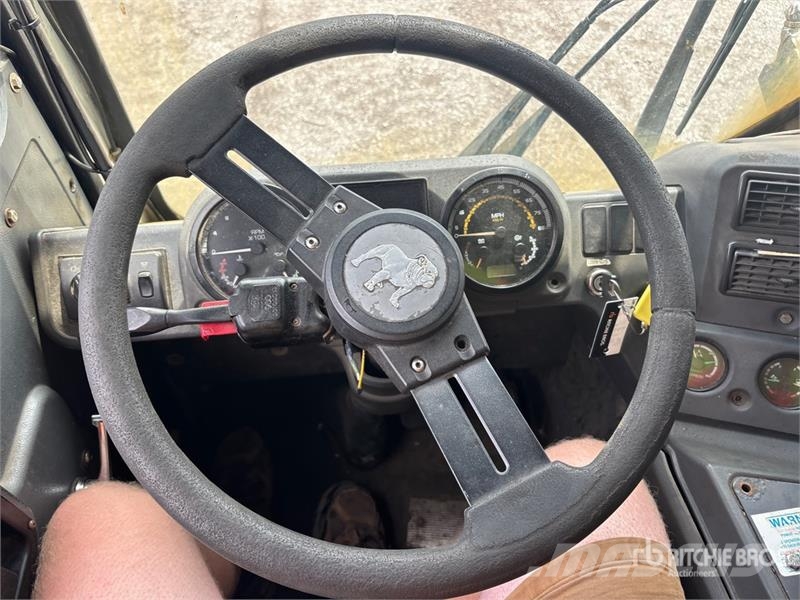 Mack MRU613 Müllwagen