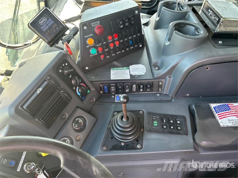 Mack MRU613 Komunalni tovornjaki