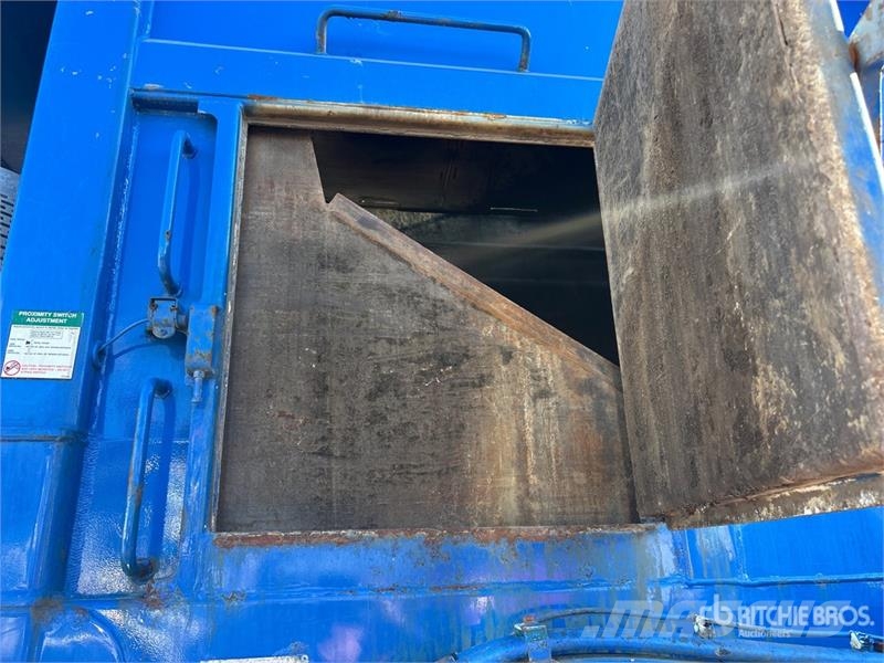 Mack MRU613 Komunalni tovornjaki