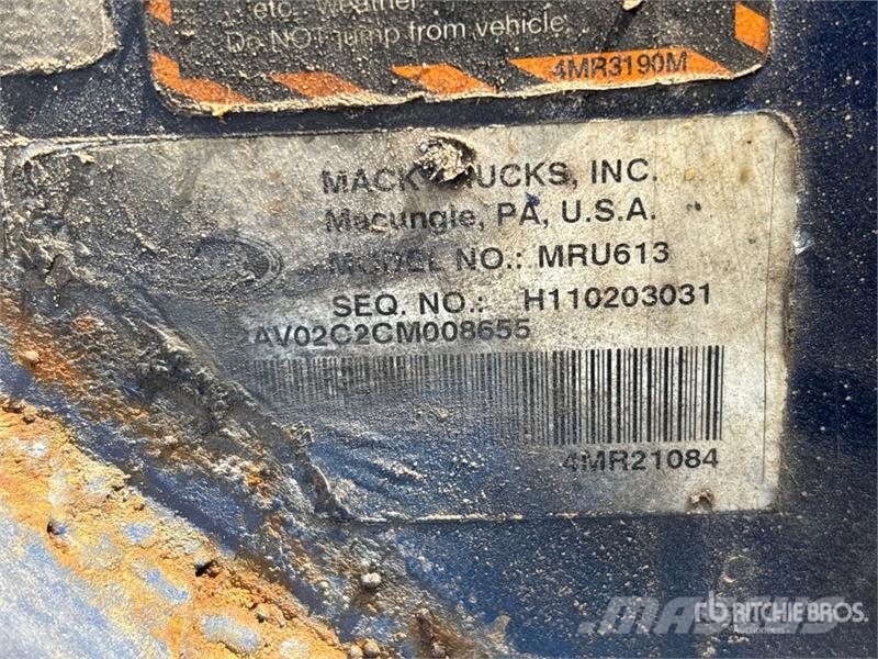 Mack MRU613 Müllwagen