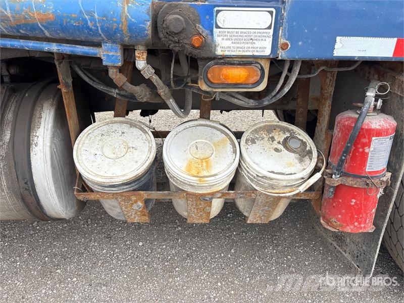 Mack MRU613 Müllwagen
