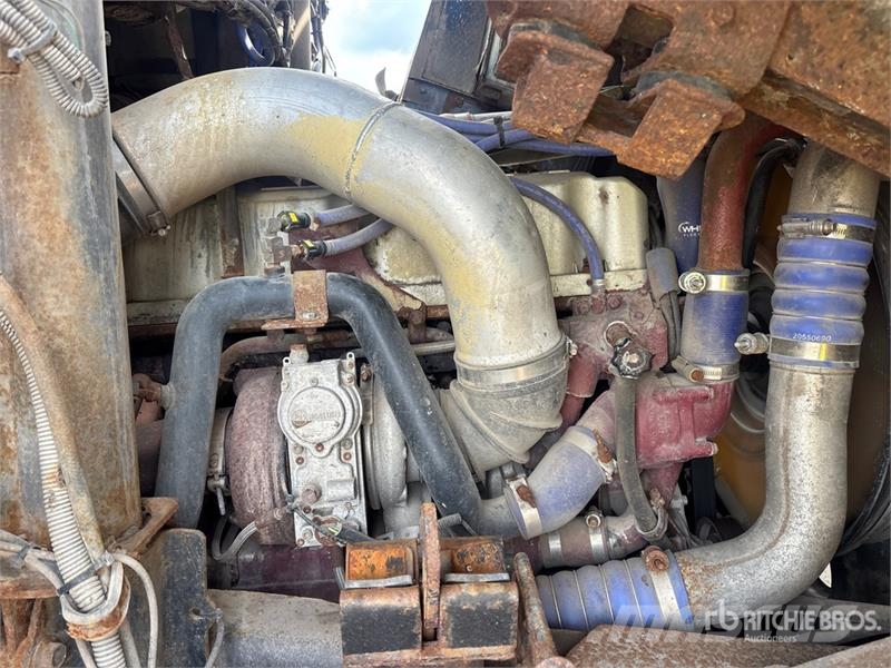 Mack MRU613 Müllwagen
