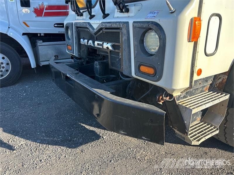 Mack MRU613 Komunalni tovornjaki