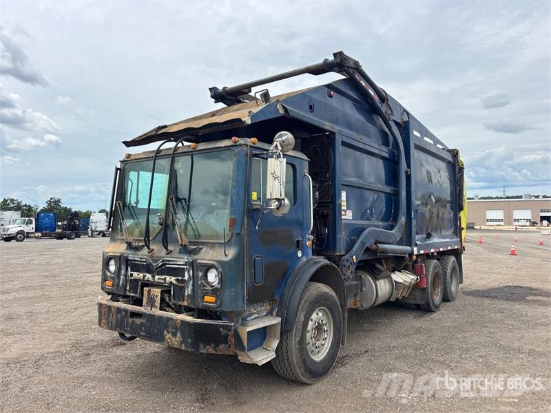 Mack MRU613 Müllwagen