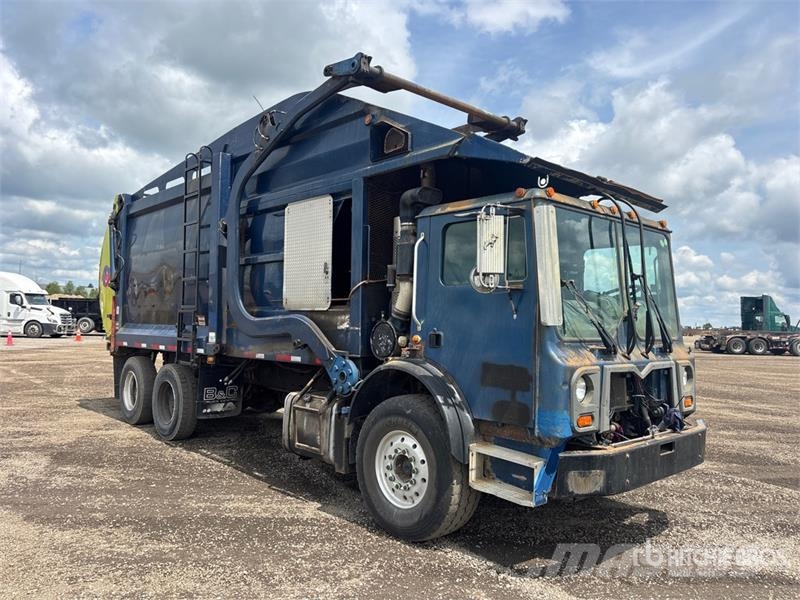Mack MRU613 Müllwagen