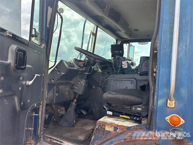 Mack MRU613 Müllwagen
