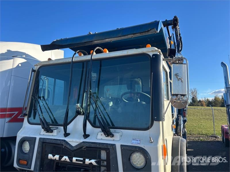 Mack MRU613 Komunalni tovornjaki
