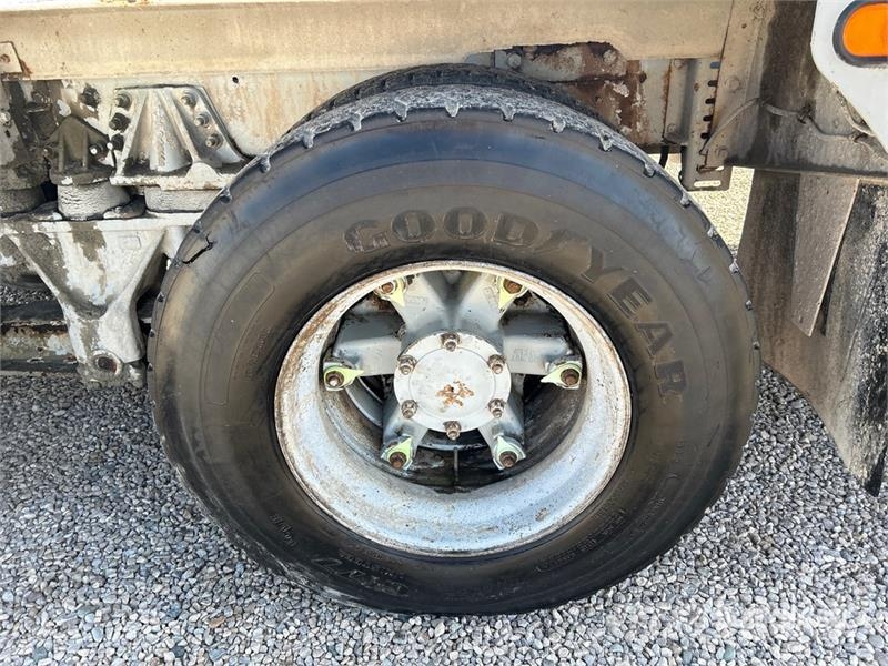 Mack RB690S Concrete trucks