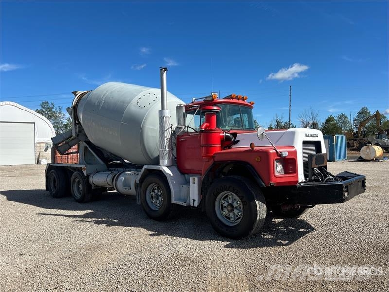 Mack RB690S Concrete trucks