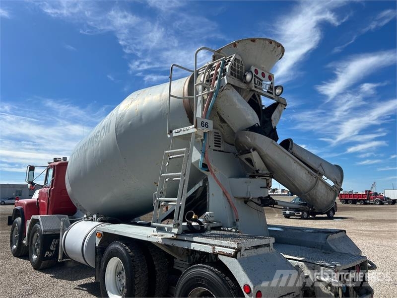 Mack RB690S Concrete trucks