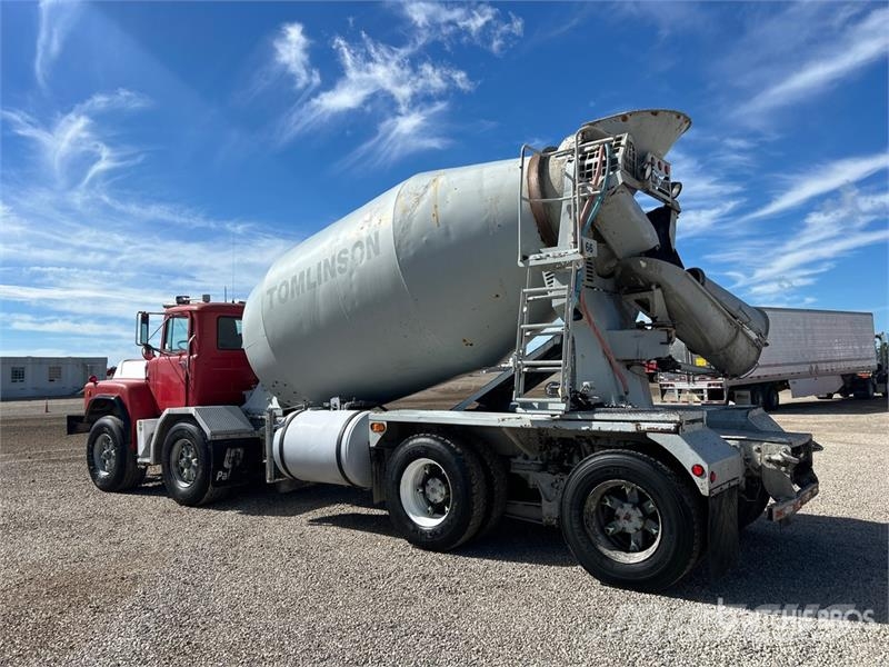 Mack RB690S Concrete trucks