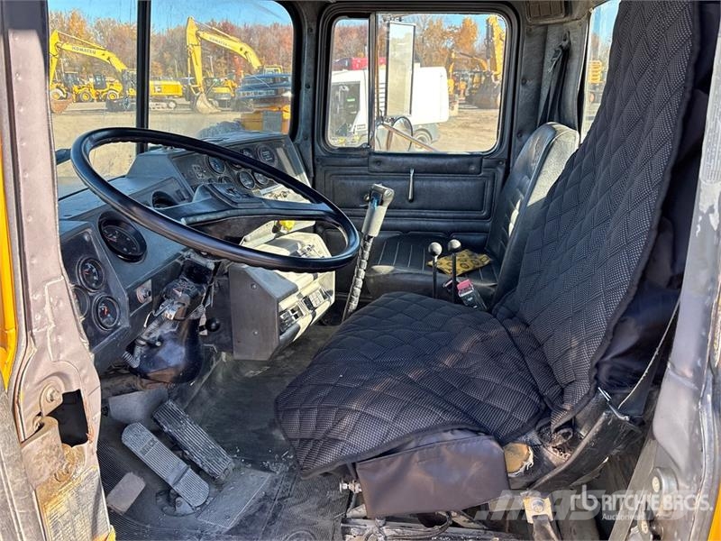 Mack RB690S 6x4 Roll-Off Truck Kravas automašinas konteineru vedeji