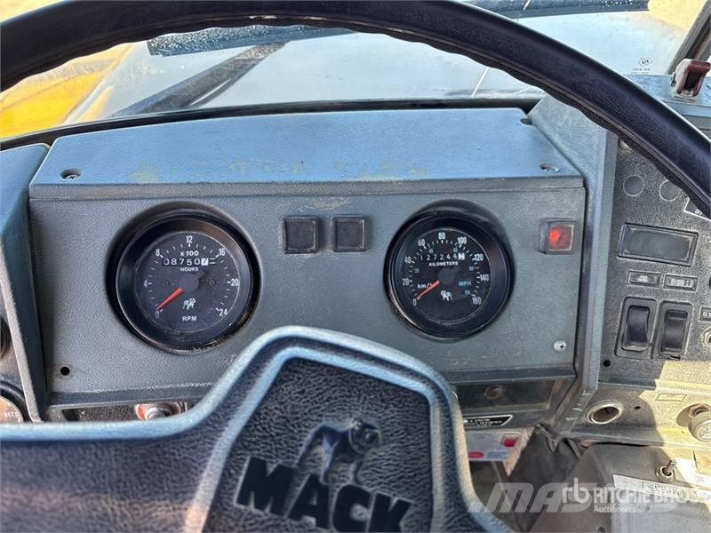 Mack RB690S 6x4 Roll-Off Truck Kravas automašinas konteineru vedeji