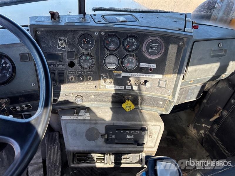 Mack RB690S 6x4 Roll-Off Truck Kravas automašinas konteineru vedeji