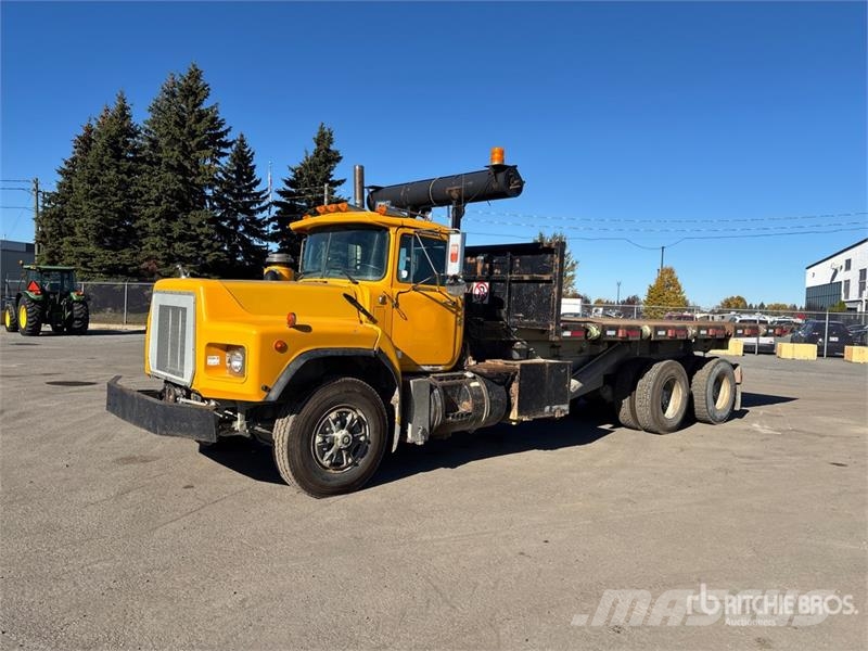 Mack RB690S 6x4 Roll-Off Truck Kravas automašinas konteineru vedeji