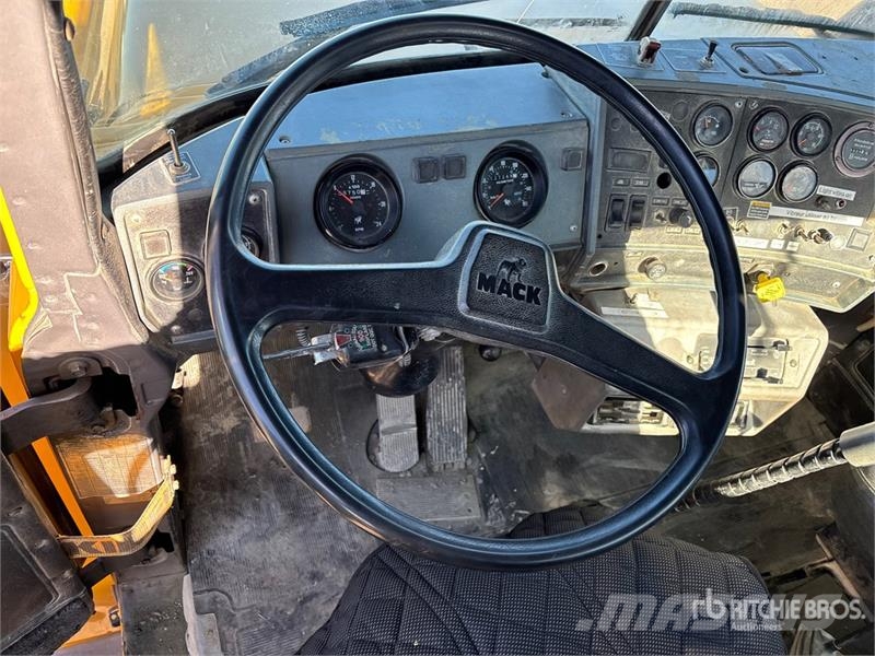 Mack RB690S 6x4 Roll-Off Truck Kravas automašinas konteineru vedeji