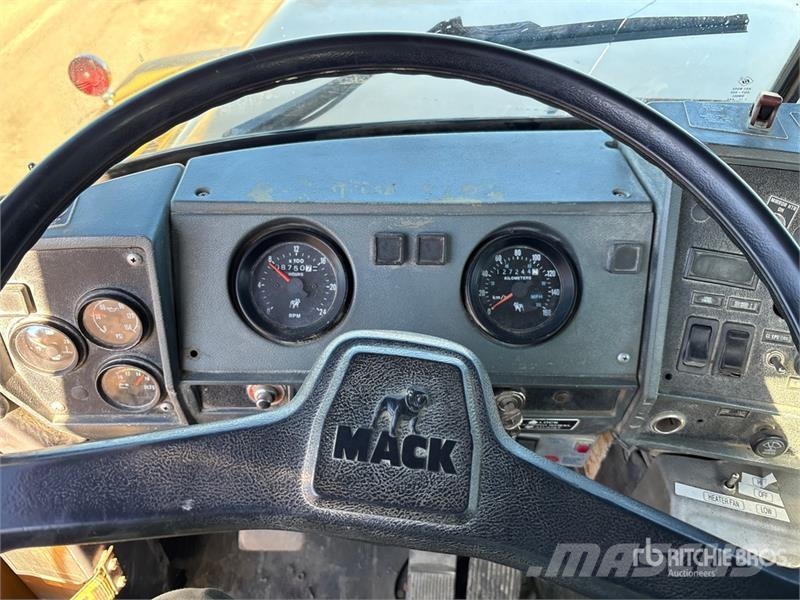 Mack RB690S 6x4 Roll-Off Truck Kravas automašinas konteineru vedeji
