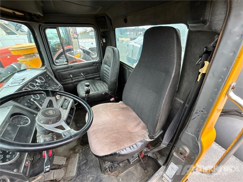 Mack RB690S 8x4 Twin-Steer Mixer Truck Betonbiler