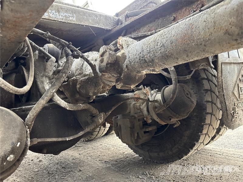 Mack RB690S 8x4 Twin-Steer Mixer Truck Betonvežiai