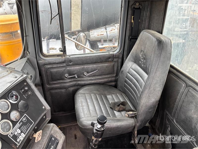 Mack RB690S 8x4 Twin-Steer Mixer Truck Betonvežiai