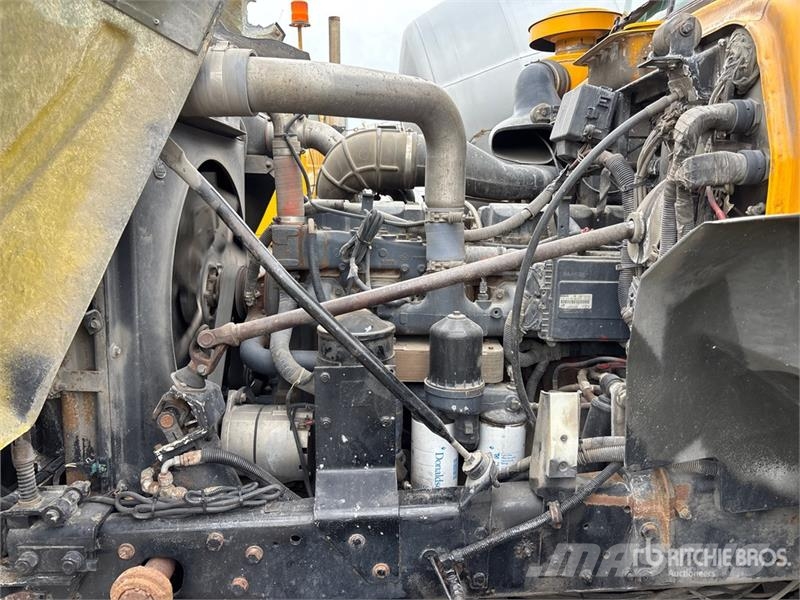 Mack RB690S 8x4 Twin-Steer Mixer Truck Betonvežiai