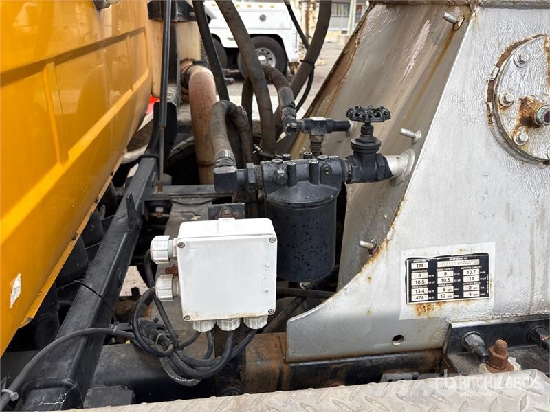 Mack RB690S 8x4 Twin-Steer Mixer Truck Betonbiler